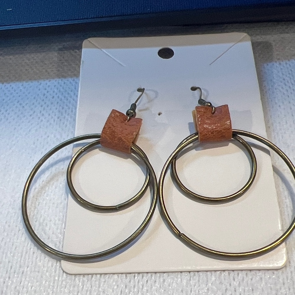 Elegant Gold Hoop Earrings